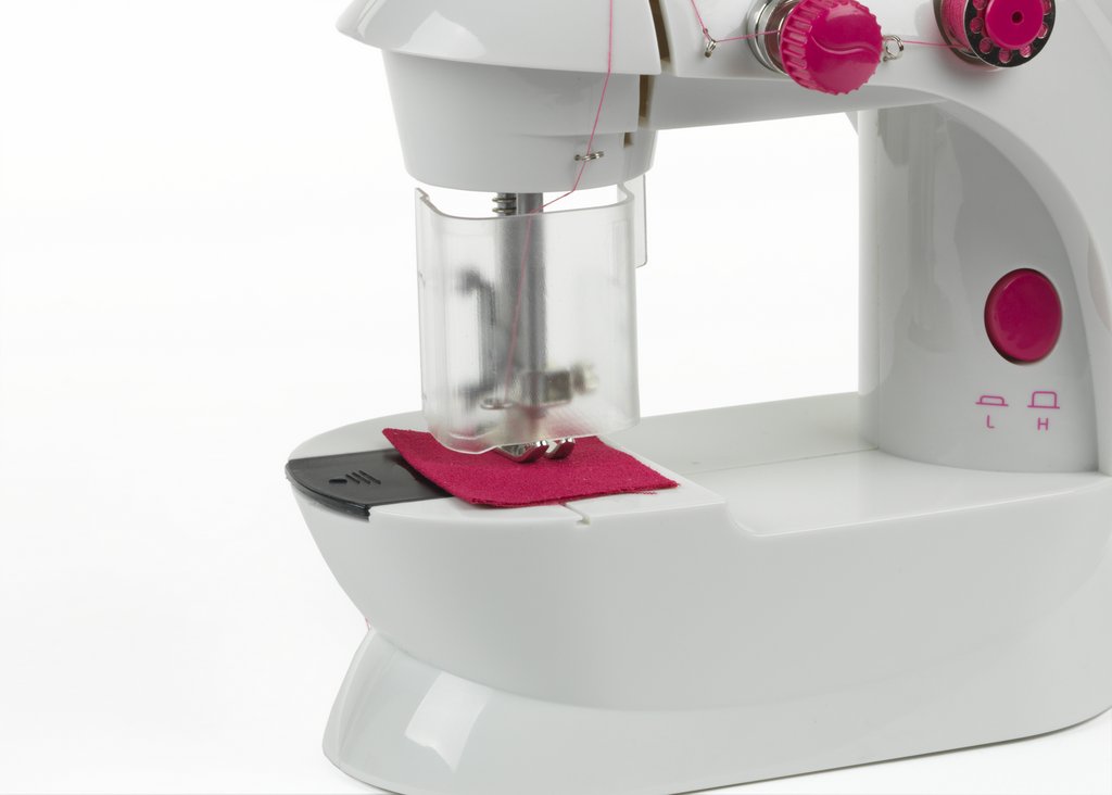 Kids sewing machine battery powered Klein Toys Shop